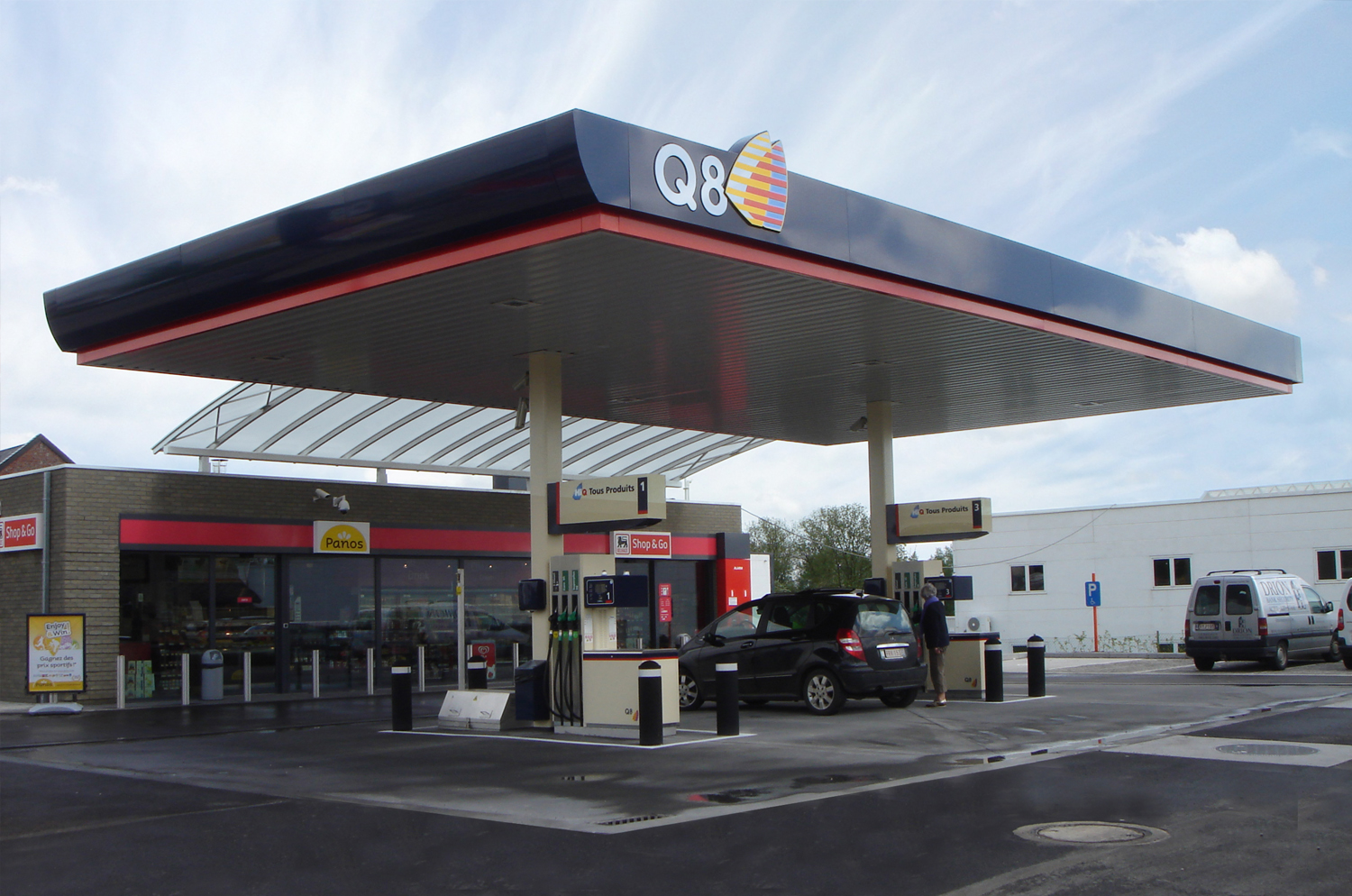 Nouvelle station & Shop all-in-line