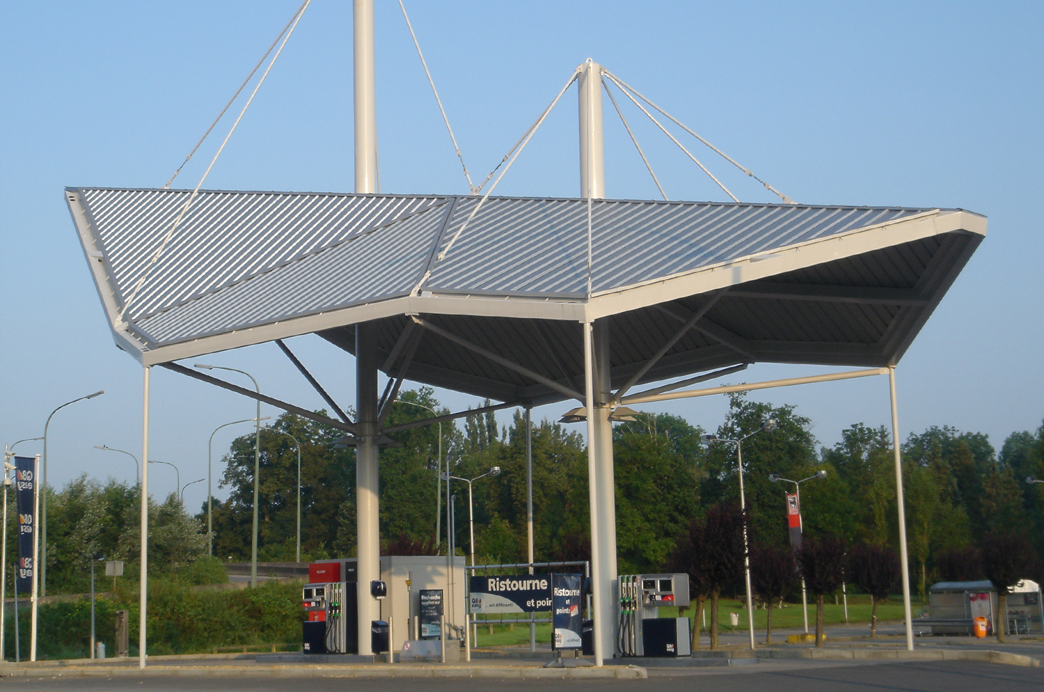 Nouvelle station service