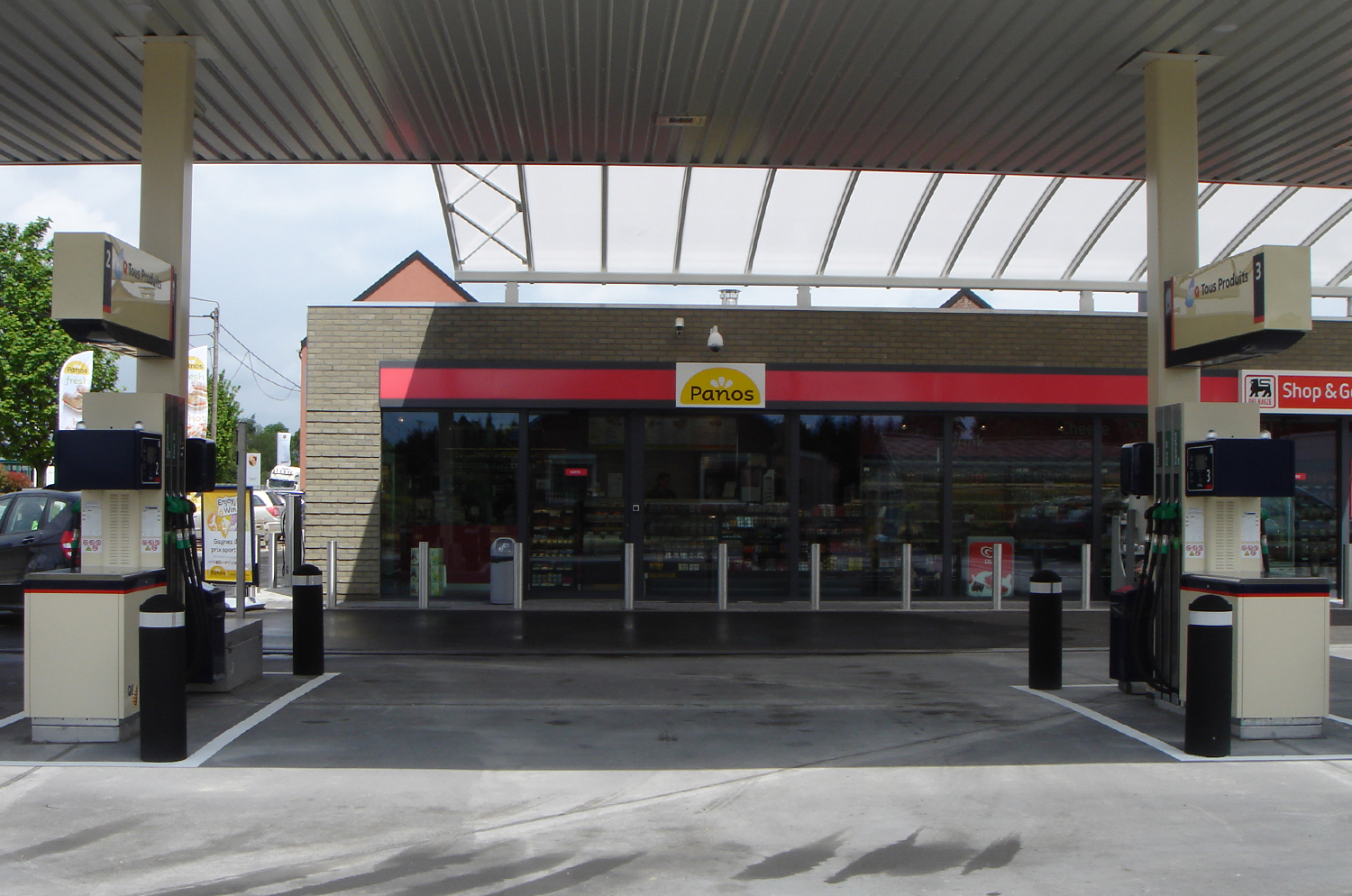 Nouvelle station & Shop all-in-line