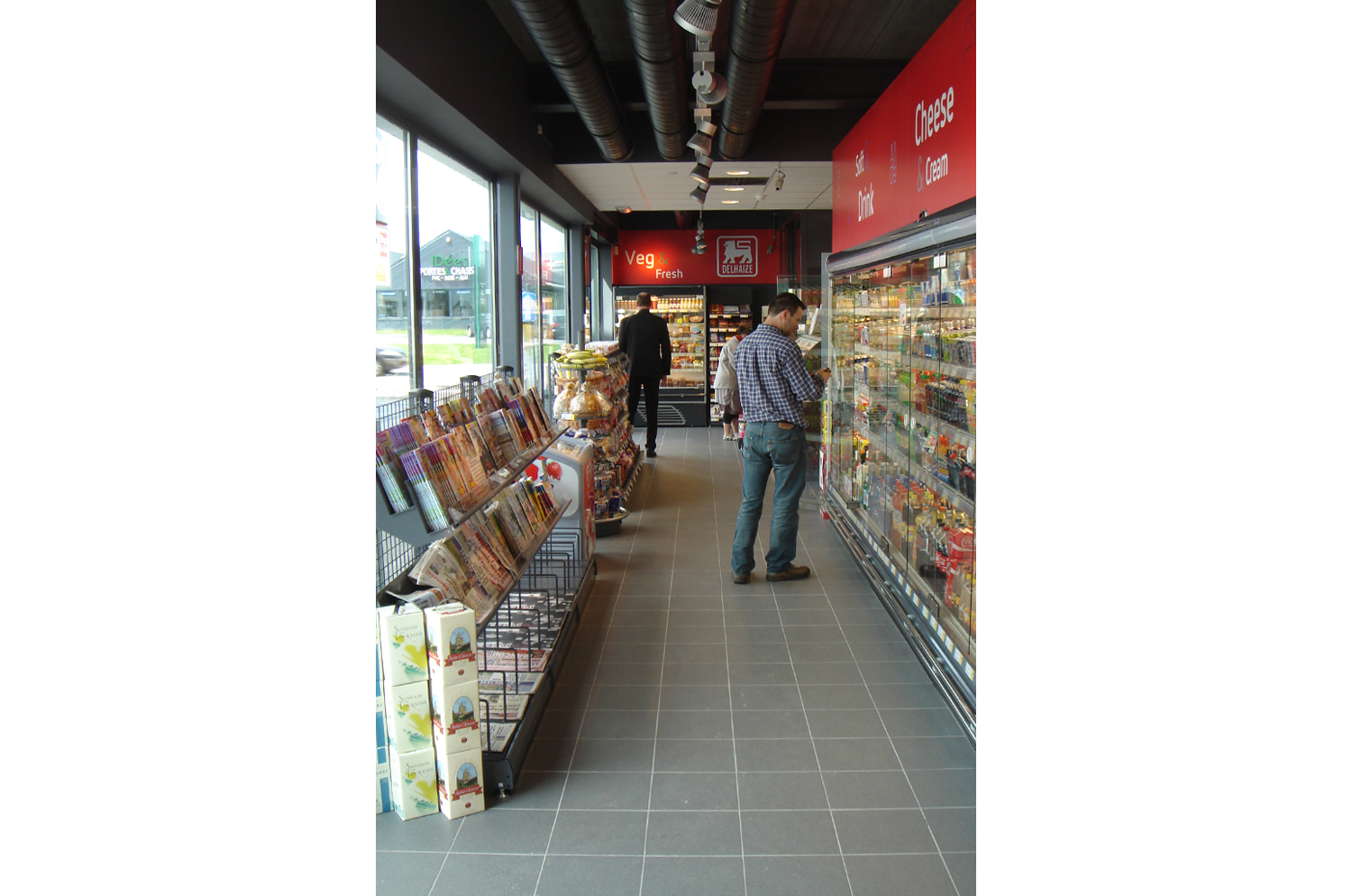 Nouvelle station & Shop all-in-line