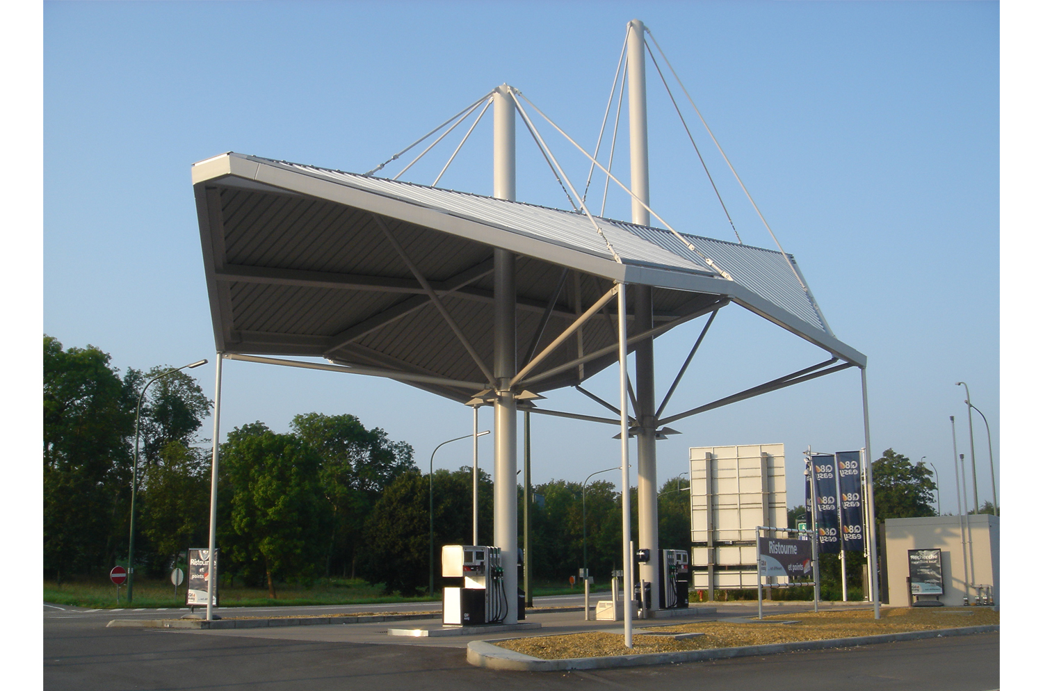 Nouvelle station service