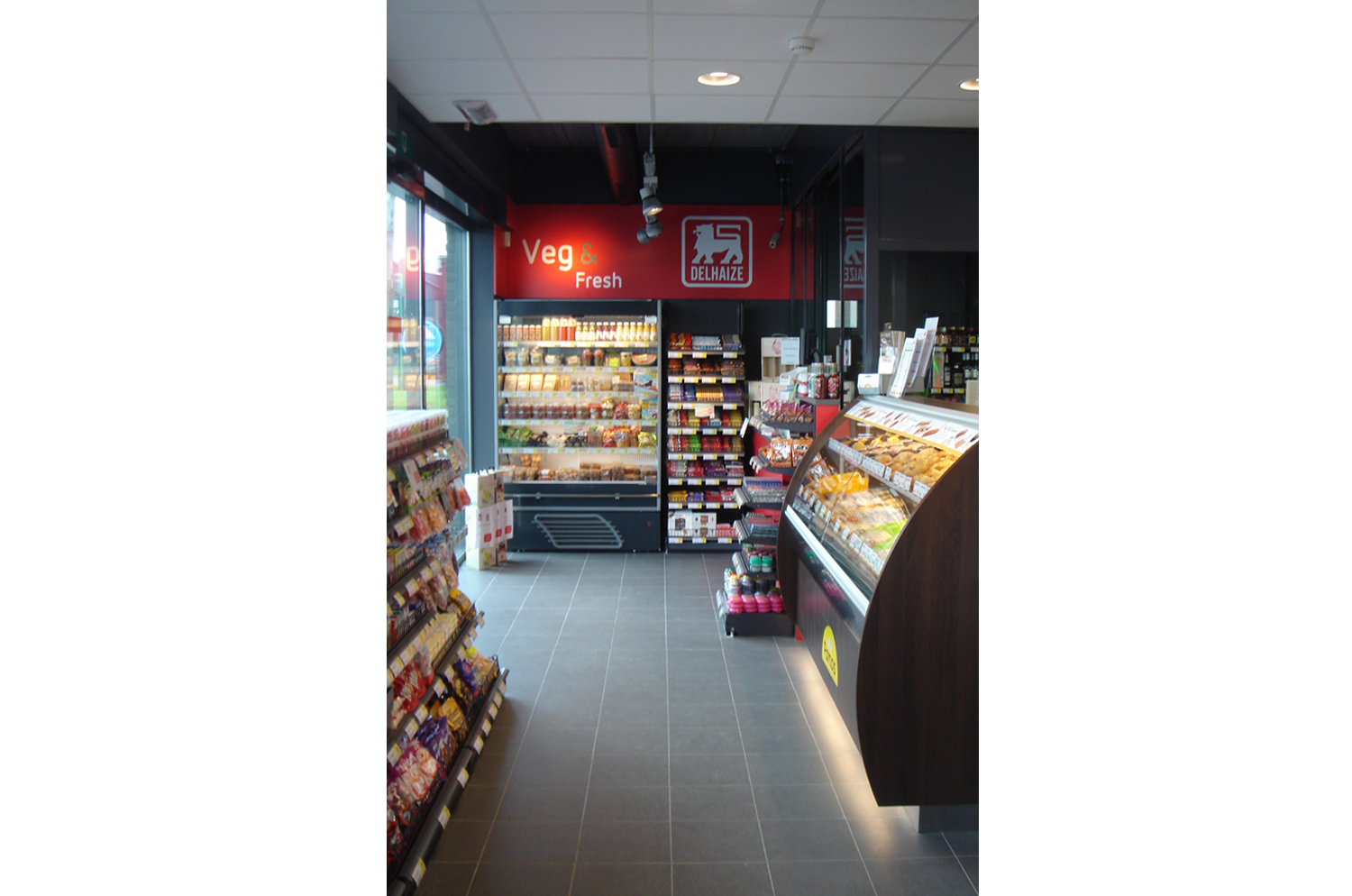 Nouvelle station & Shop all-in-line