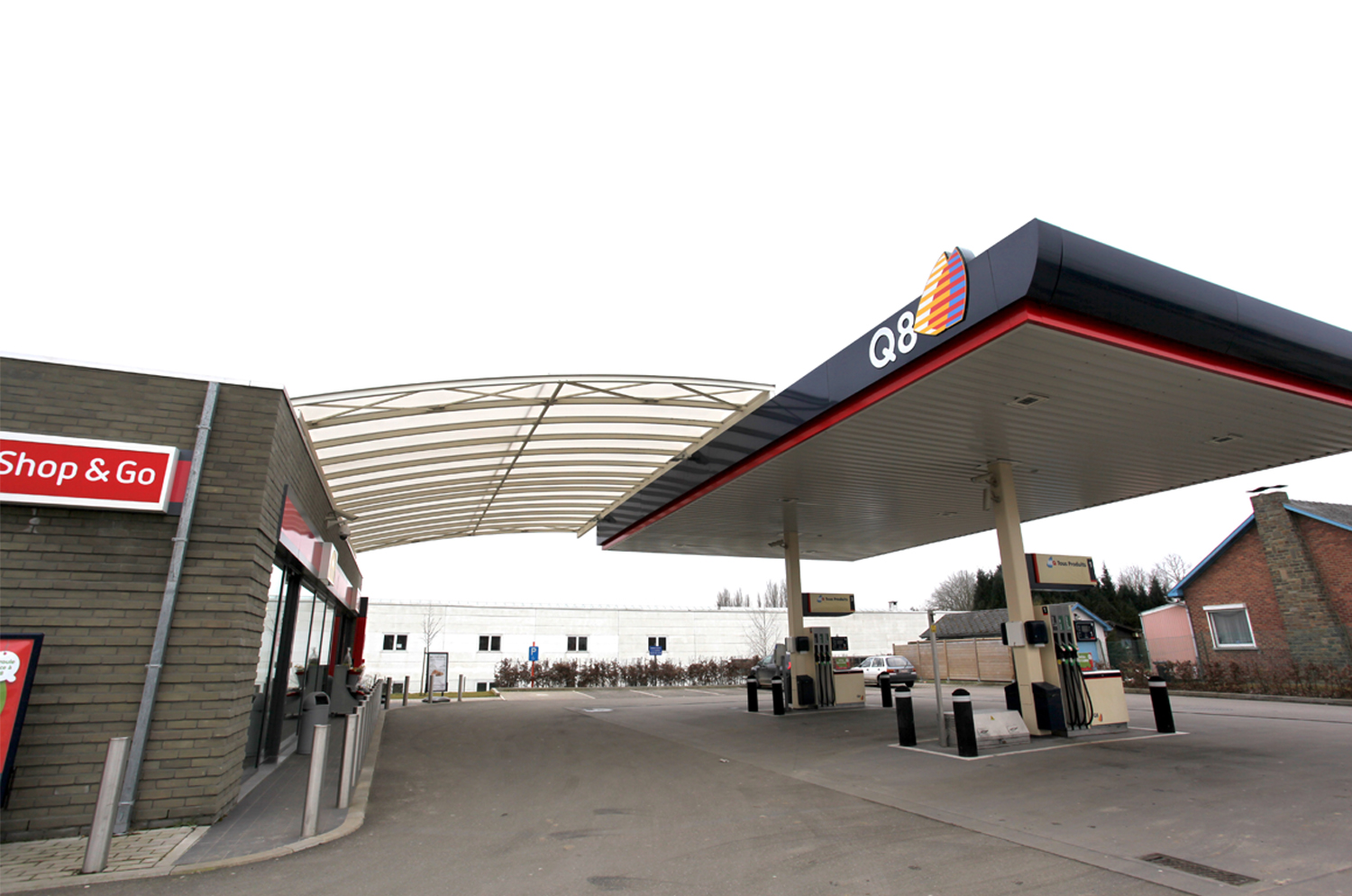 Nouvelle station & Shop all-in-line