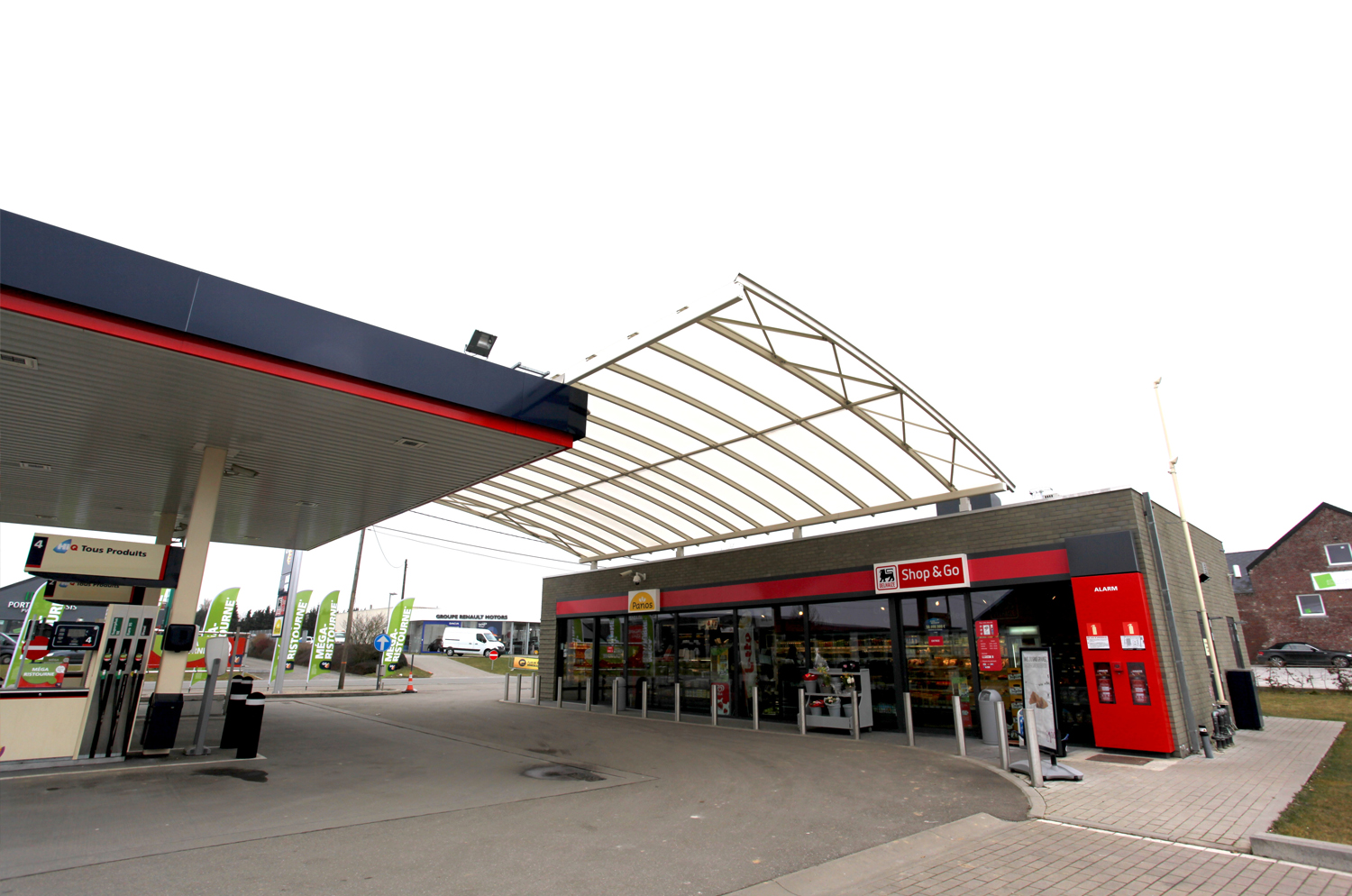 Nouvelle station & Shop all-in-line