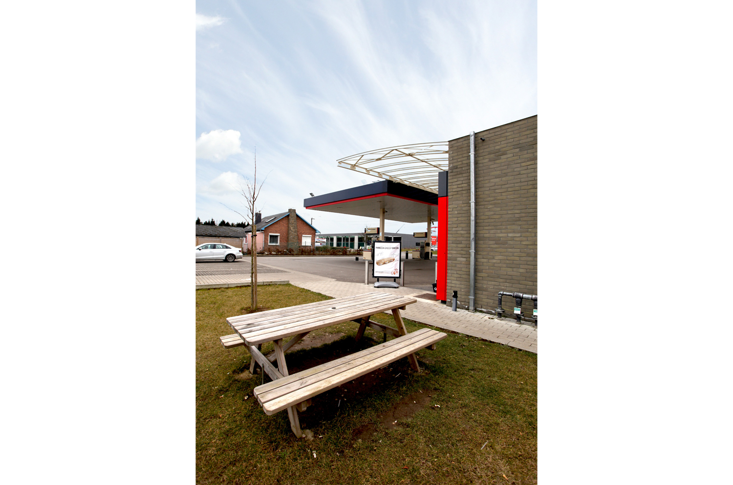 Nouvelle station & Shop all-in-line