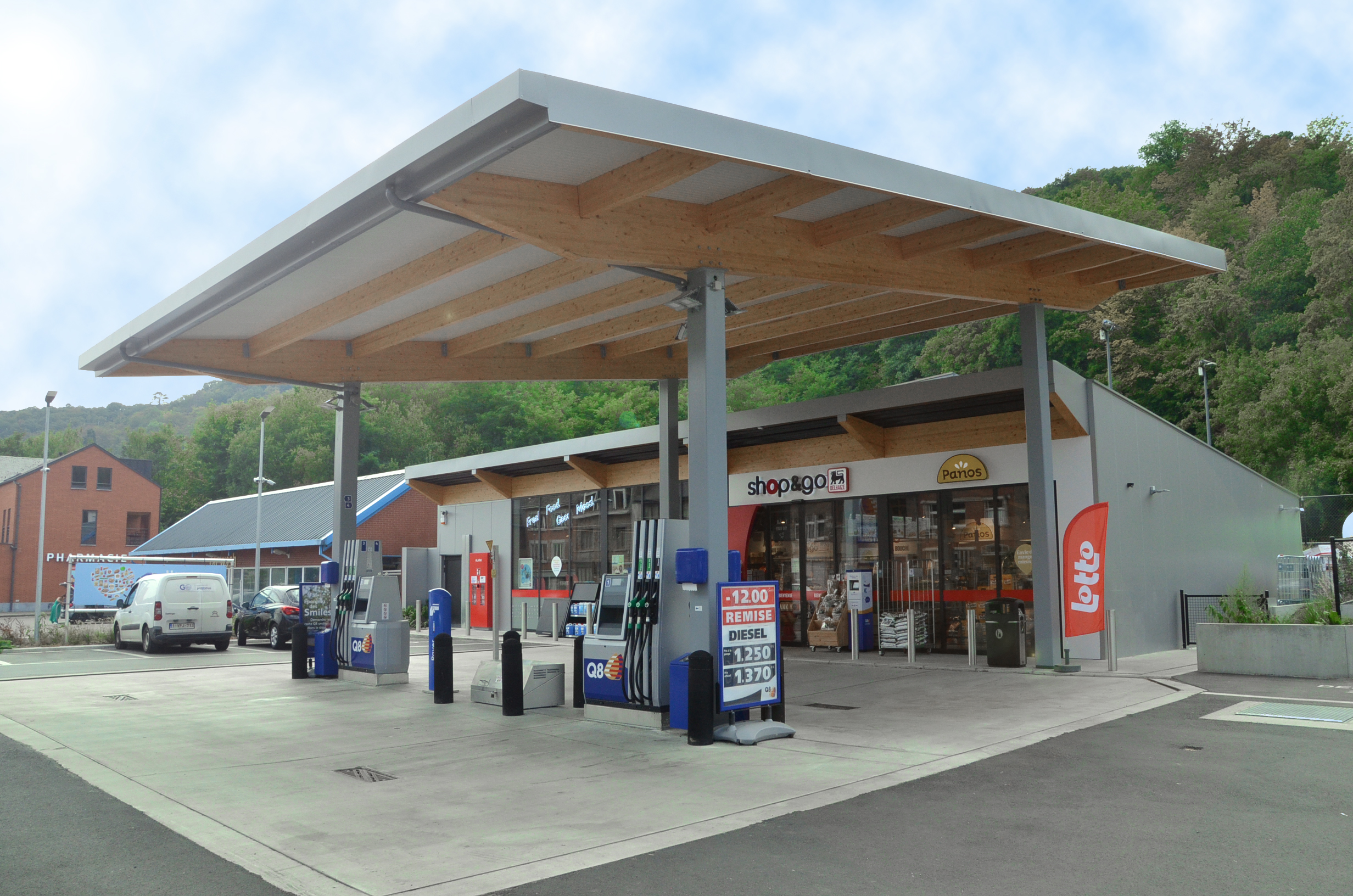 STATION SERVICE À LA PLANTE